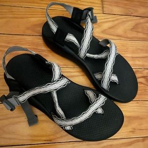 Like new barely worn, Chaco Classic Sandal in Prism Gray